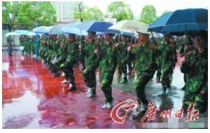 軍訓的時候發(fā)現(xiàn)額頭上有白斑是白癜風嗎?