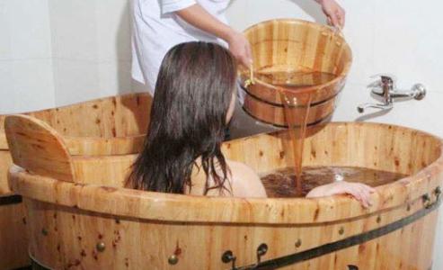 夏季散發型白癜風治療方法?