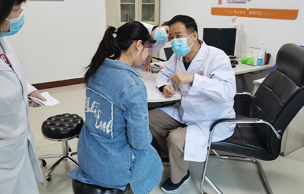 4·15“白癜風專科聯合診療中心授牌儀式暨北京醫師會診活動”拉開序幕