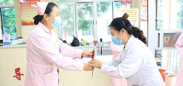 今天在忙，也不要忘記跟媽媽說聲“我愛你”——溫馨時刻，遠大陪您度過