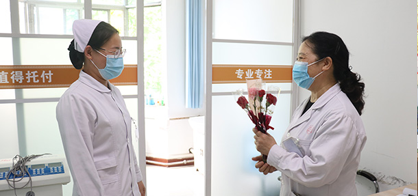 今天在忙，也不要忘記跟媽媽說聲“我愛你”——溫馨時刻，遠大陪您度過