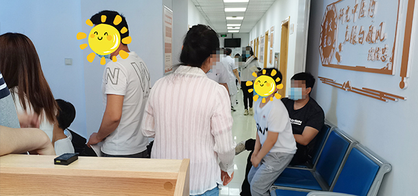 夏季紫外線強烈，白斑易擴散復發(fā)，蘇有明教授表示:注意皮膚護理!