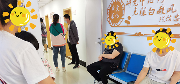 夏季紫外線強烈，白斑易擴散復發(fā)，蘇有明教授表示:注意皮膚護理!