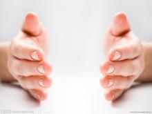 手背上長了幾個小白點(diǎn)是不是白癜風(fēng)