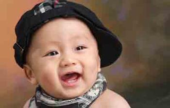 三歲寶貝胳膊上有好多白點