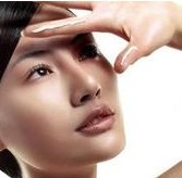 女性胳膊上有小白點怎么辦呢？