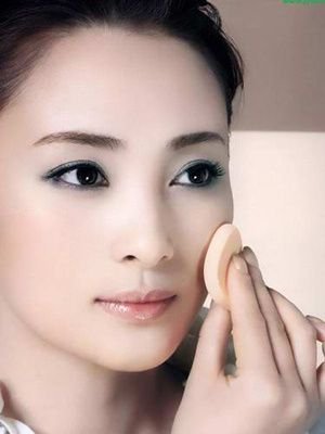 用遮蓋霜遮蓋白癜風白斑對患者治療有幫助嗎?