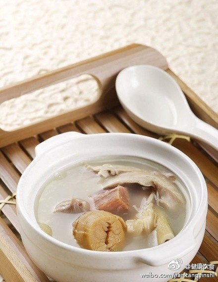 白癜風患者患處脫皮是缺什么維生素